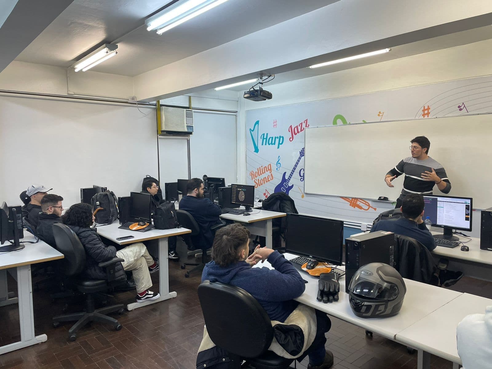 Andre Treib lecturing for a classroom